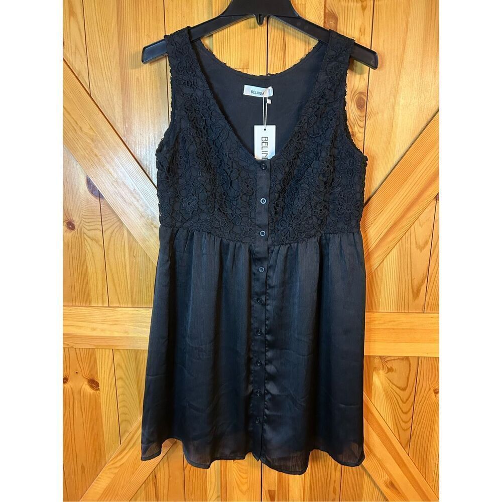 Belinda sleeveless V-neck dress size medium button up nwt (8675)￼